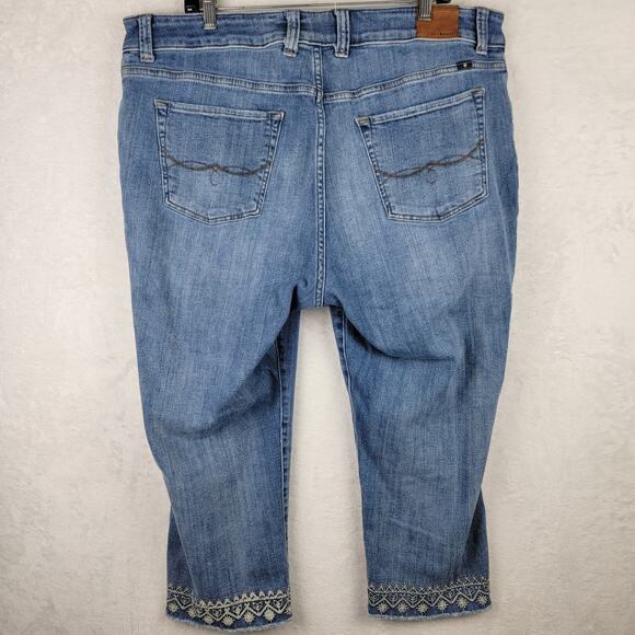 Lucky Brand Jeans 20W Emma Crop White Embroidery Hem Straight Leg Stretch Denim - Picture 7 of 13